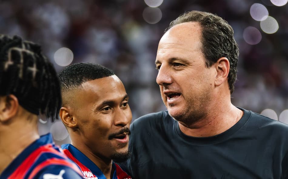 Rogério Ceni e Ademir após título na Arena Fonta Nova (Foto: Letícia Martins/EC Bahia)