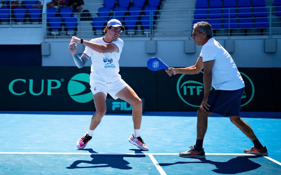 João Fonseca em treino físico em Atenas (Foto: André Gemmer/CBT)