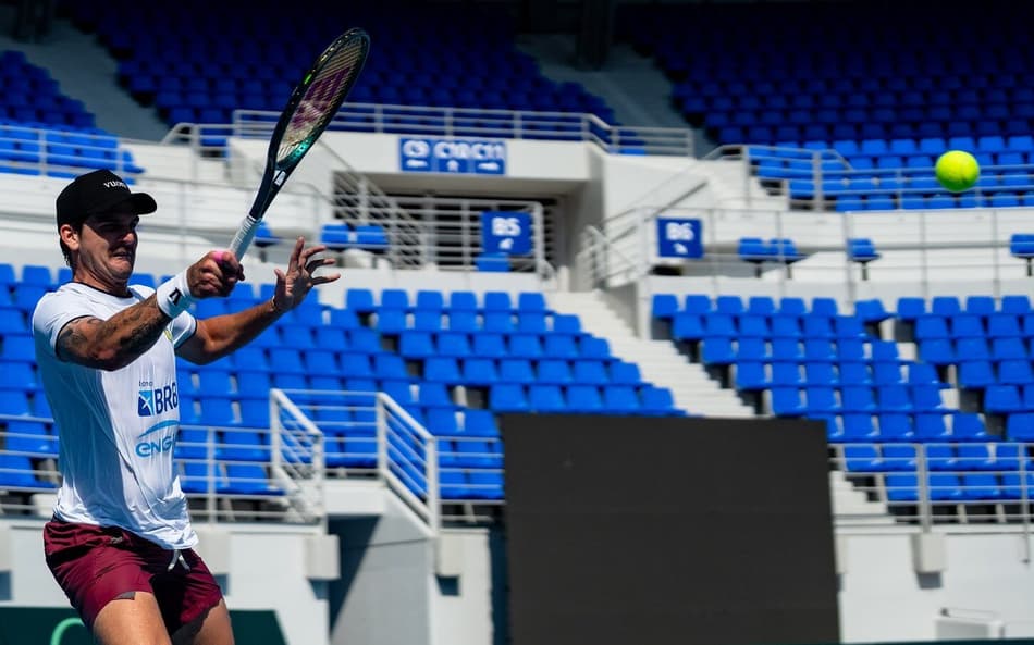 Thiago Wild em treino do Brasil em Atenas (Foto: André Gemmer/CBT)