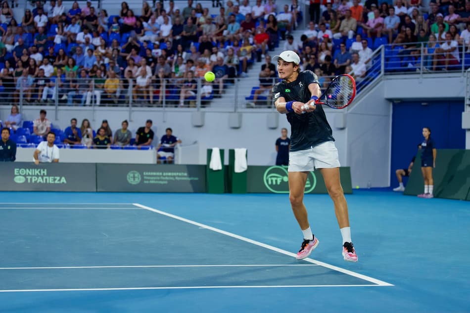 O backhand foi uma das armas de João Fonseca contra o tenista grego