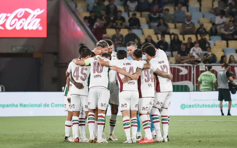 Jogadores do Fluminense reunidos contra o Corinthians (FOTO: MARCELO GONÇALVES / FLUMINENSE F.C.)