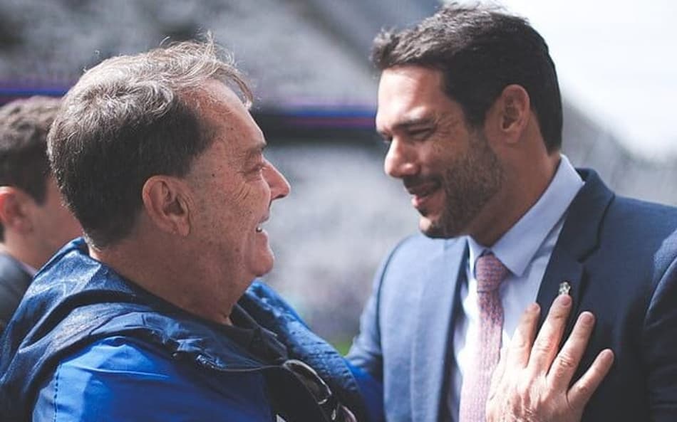 Dono da SAF do Cruzeiro, Pedro Lourenço, com presidente da CBF, Samir Xaud (Foto: Gustavo Martins/Cruzeiro)