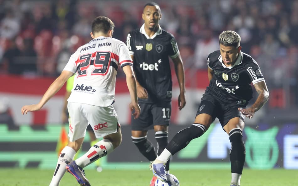 Matheus Martins em ação na derrota do Botafogo (Foto: Vítor Silva/Botafogo)