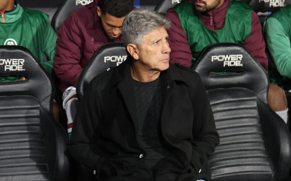 Renato Gaúcho à beira do campo durante Fluminense x Lanús, pela Sul-Americana (Foto: Marcelo Gonçalves/ Fluminense FC)