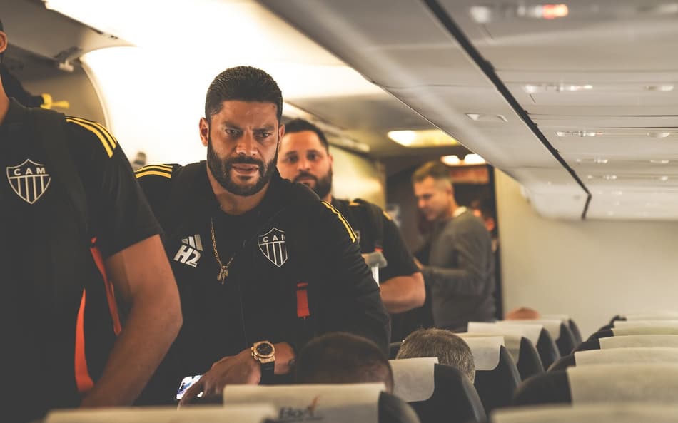Hulk também foi cobrado por torcedores (Foto: Pedro Souza / Atlético)