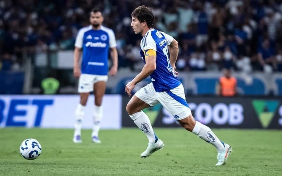 Volante Lucas Silva, do Cruzeiro, em jogo contra o Bragantino, no Mineirão. (Foto: Gustavo Aleixo/Cruzeiro)