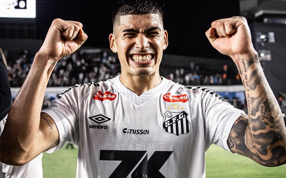 Adonis Frías fez sua estreia como titular com o pé direito no Santos (Foto: Raul Baretta/ Santos FC)