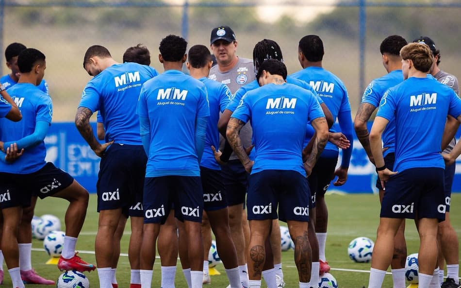 Rogério Ceni orienta elenco do Bahia antes de jogo contra o Vasco (Foto: Letícia Martins / EC Bahia)