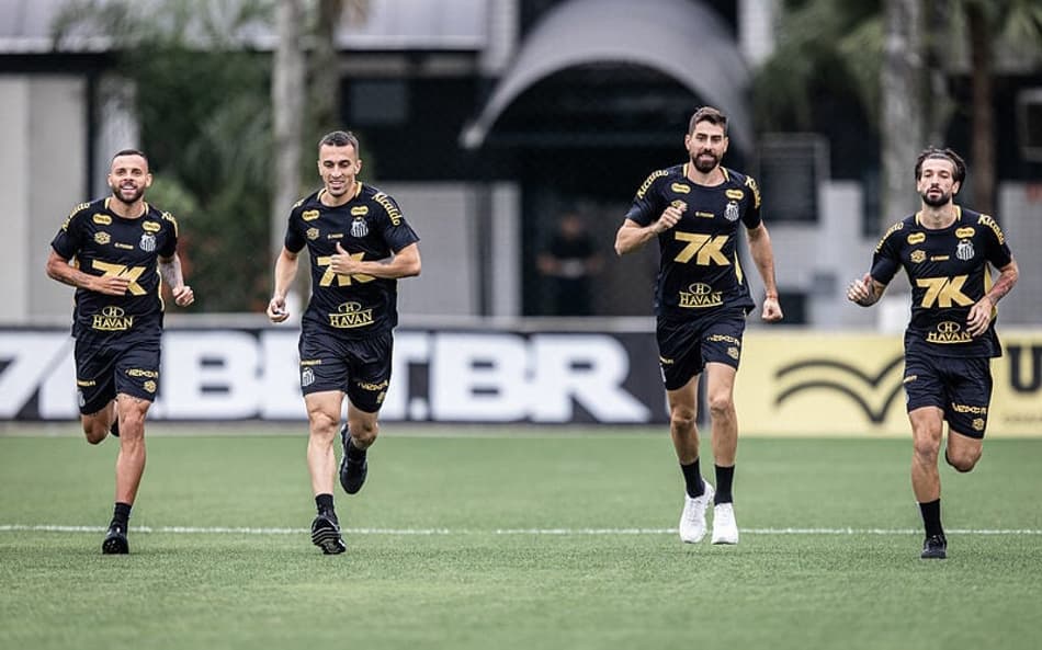 Elenco do Santos treina no CT Rei Pelé focado no duelo contra o Red Bull Bragantino. (Foto: Raul Baretta/ Santos FC)