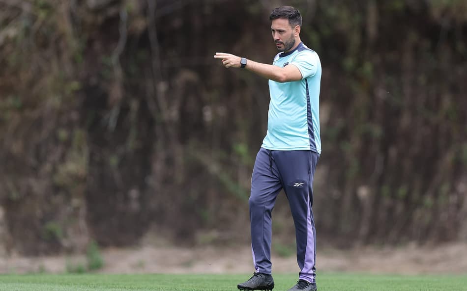 Davide Ancelotti comandando treino do Botafogo (Foto: Vítor Silva/Botafogo)