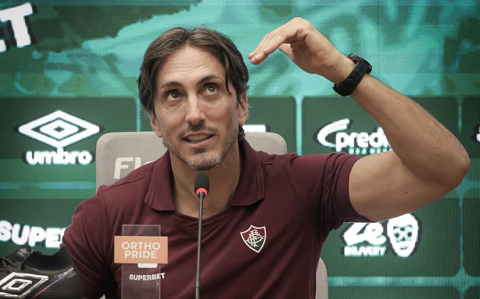 Zubeldía em entrevista coletiva pelo Fluminense (Foto: Marcelo Gonçalves / Fluminense FC)