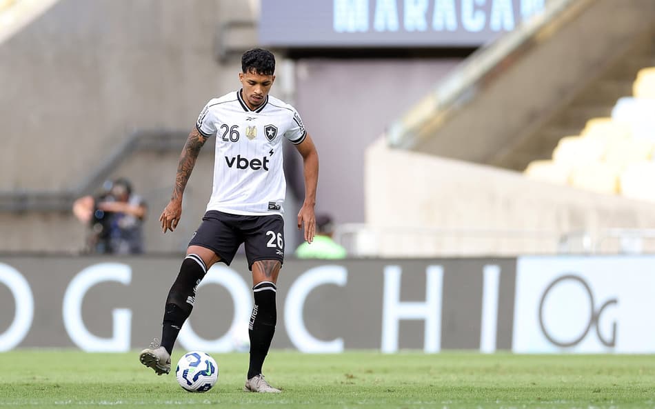 Gabriel Bahia em ação pelo Botafogo contra o Fluminense (Foto: Vítor Silva/Botafogo)