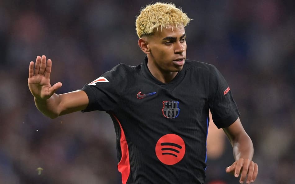Yamal comemora gol pelo Barcelona contra o Espanyol (Foto: Manaure Quintero/AFP)