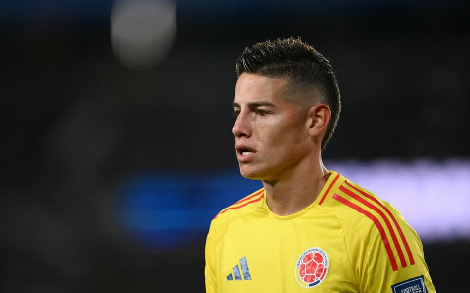 James Rodríguez em ação contra a Argentina pelas Eliminatórias (Foto: Luis Robayo/AFP)
