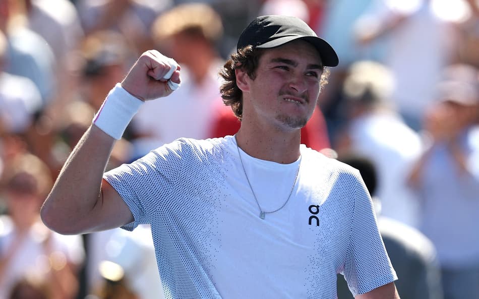 João Fonseca na vitória na estreia do US Open (Foto: Al Bello/Getty Images/AFP )