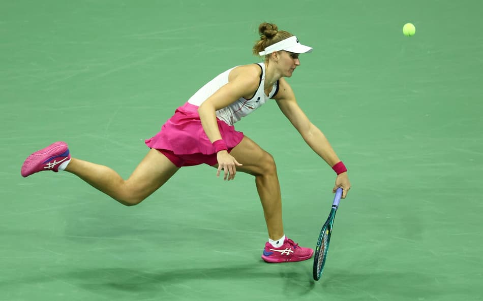 Bia Haddad na derrota para a americana Amanda Anisimova (Foto: CHARLY TRIBALLEAU / AFP)
