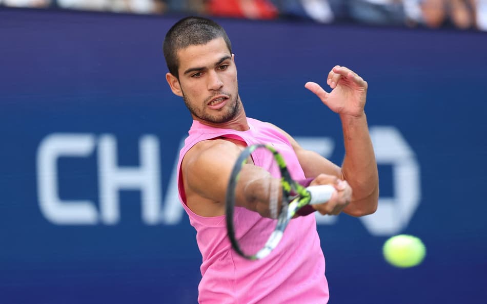 Alcaraz na partida contra Djokovic no US Open (Foto: Al Bello/Getty Images/AFP )