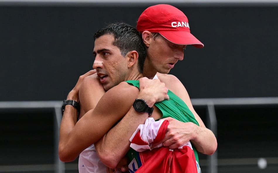 Silver medallist Brazil's athlete Caio Bonfim celebrates after crossing the finish line of the men's 35km race walk final during the World Athletics Championships in Tokyo on September 13, 2025. (Photo by Ben STANSALL / AFP)