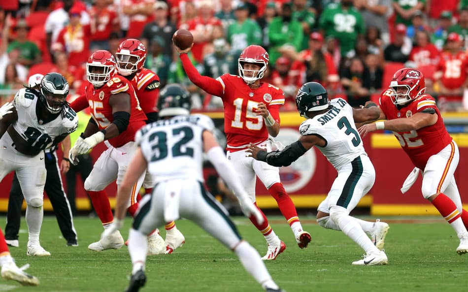 KANSAS CITY, MISSOURI - SEPTEMBER 14: Quarterback Patrick Mahomes #15 of the Kansas City Chiefs passes during the game against the Philadelphia Eagles at Arrowhead Stadium on September 14, 2025 in Kansas City, Missouri. Jamie Squire/Getty Images/AFP (Photo by JAMIE SQUIRE / GETTY IMAGES NORTH AMERICA / Getty Images via AFP)