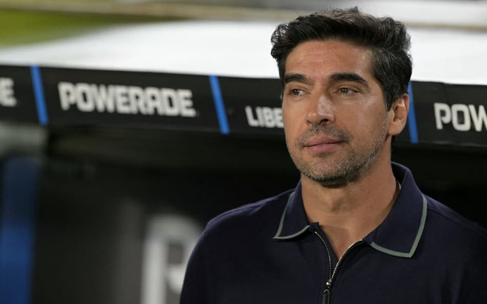 Abel Ferreira antes de River Plate x Palmeiras pela Libertadores (Foto: Juan MABROMATA / AFP)