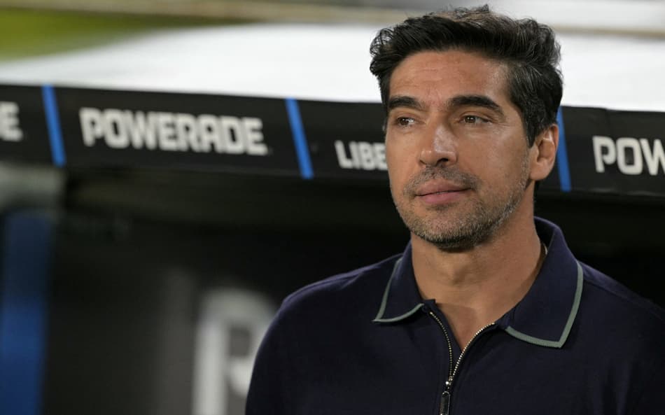Abel Ferreira antes de River Plate x Palmeiras pela Libertadores (Foto: Juan MABROMATA / AFP)