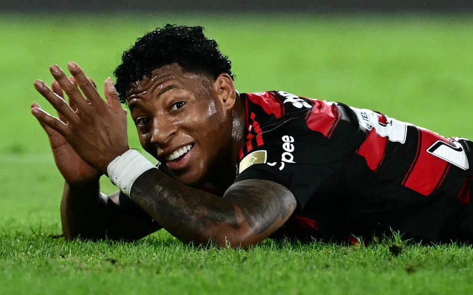 Plata foi expulso em Flamengo x Estudiantes (Foto: Pabloo Porciuncula / AFP)