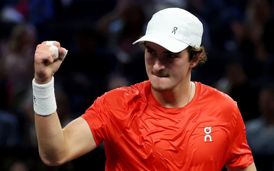 João Fonseca em ação na Laver Cup (Foto: Ezra Shaw/ Getty Images)