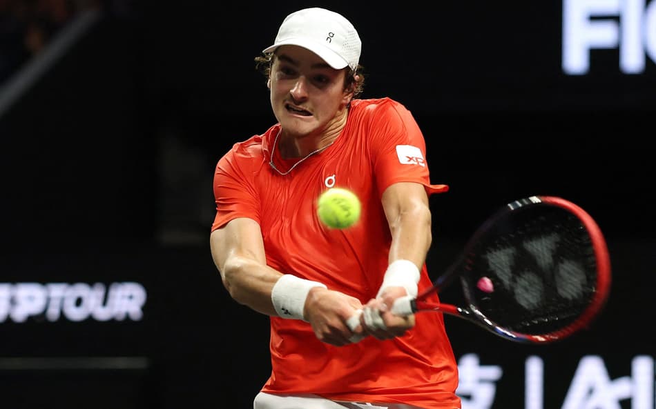 João Fonseca na vitória sobre Flavio Cobolli na Laver Cup (Foto: Ezra Shaw/Getty Images for Laver Cup/AFP)