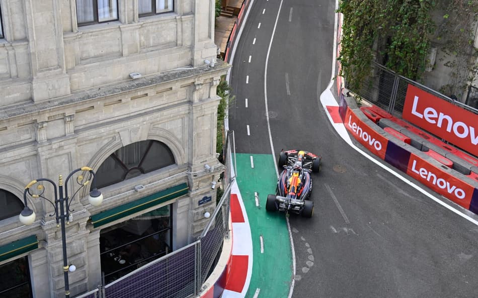 Max Verstappen durante a classificação do GP do Azerbaijão de F1 (Foto: Alexander Nemenov / AFP)