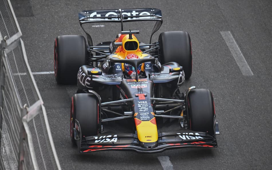 Max Verstappen, da Red Bull, na classificação para o GP do Azerbaijão, no circuito de Baku (Foto: Alexander Nemenov / AFP)