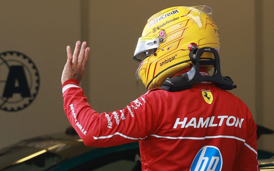 Lewis Hamilton após ser eliminado da classificação do Grande Prêmio do Azerbaijão de F1 (Foto: Anton Vaganov / POOL / AFP)