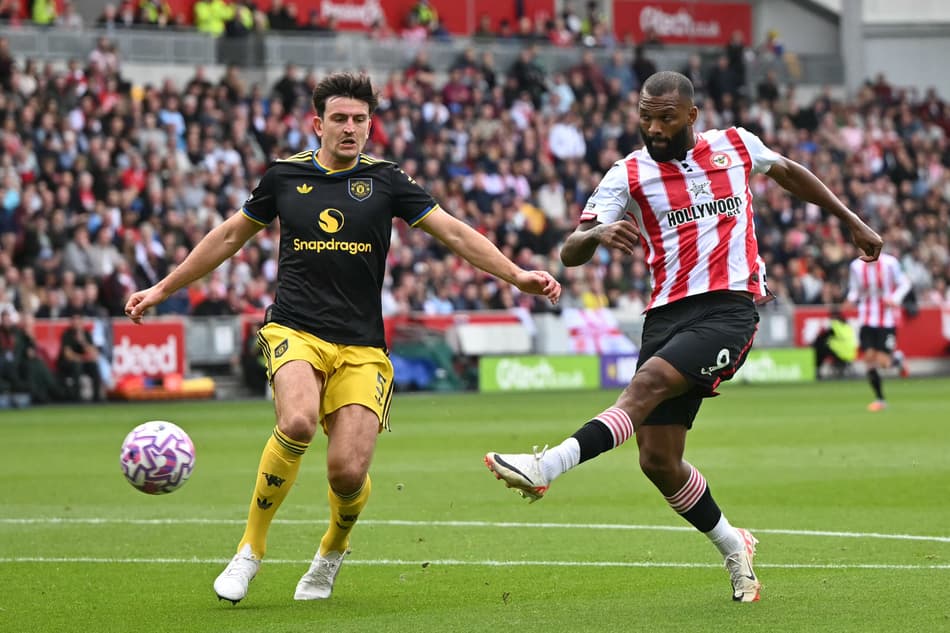 Igor Thiago, destaque do Brentford na vitória sobre o Manchester United pela Premier League (Foto: Justin Tallis / AFP)