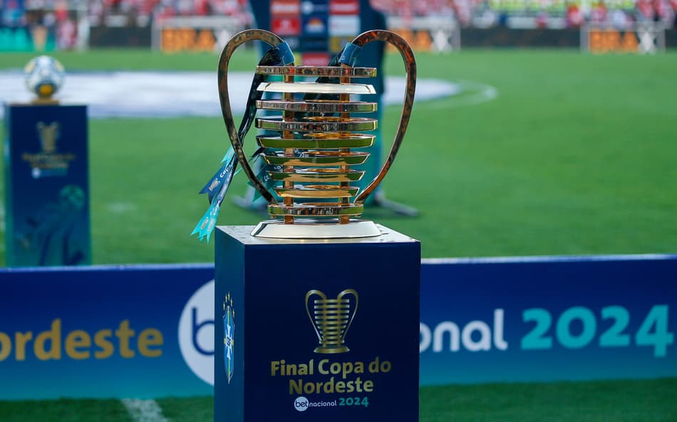 A Orelhuda, taça da Copa do Nordeste (Foto: Baggio Rodrigues/AGIF)