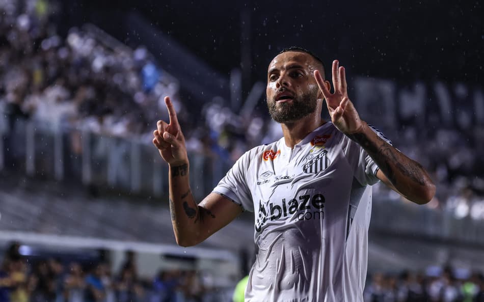 Clássico entre o Santos e o São Paulo será o único do Peixe em casa neste mês, (Foto: Marcello Zambrana/AGIF)
