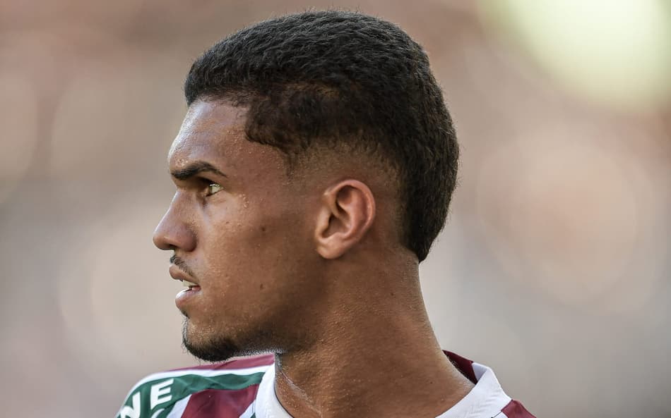 Riquelme Felipe em ação pelo Fluminense (Foto: Thiago Ribeiro/AGIF)