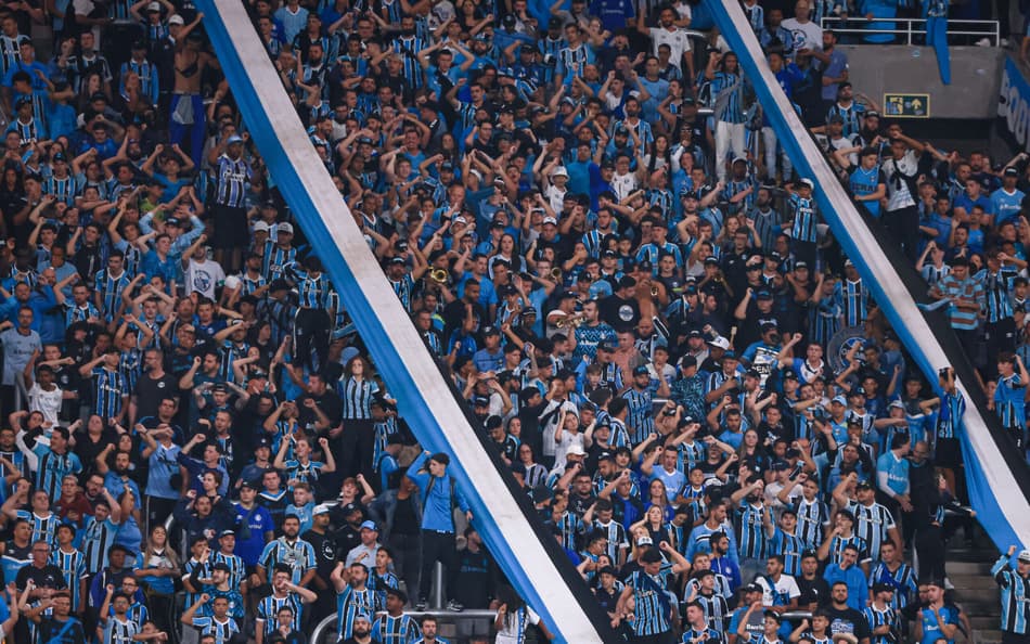 Torcida do Grêmio no jogo contra o Atlético Grau-PER, pela Copa Sul-Americana. (Foto: Maxi Franzoi/AGIF)