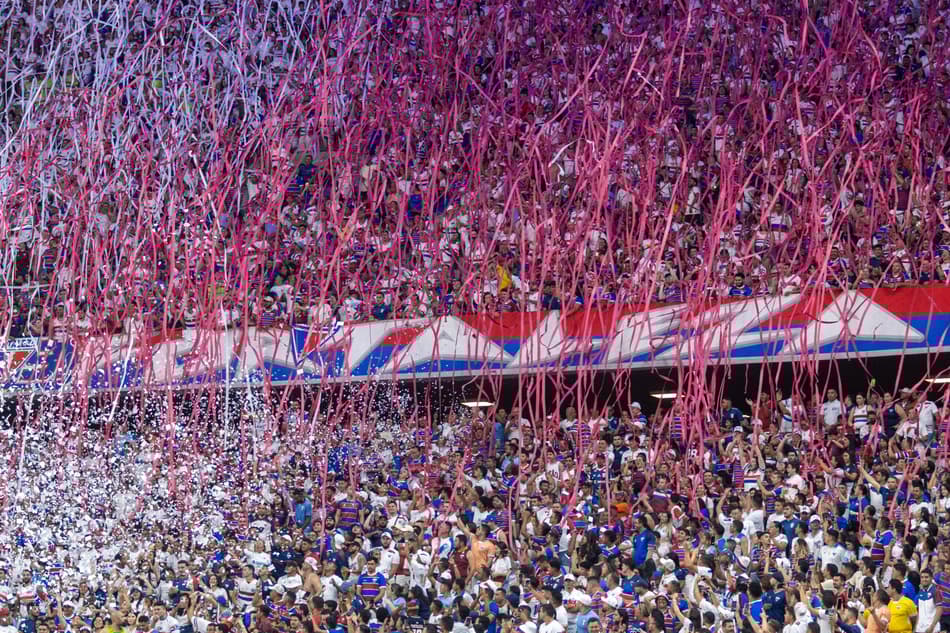 Torcida do Fortaleza no Castelão (Foto: Lucas Emanuel/AGIF)