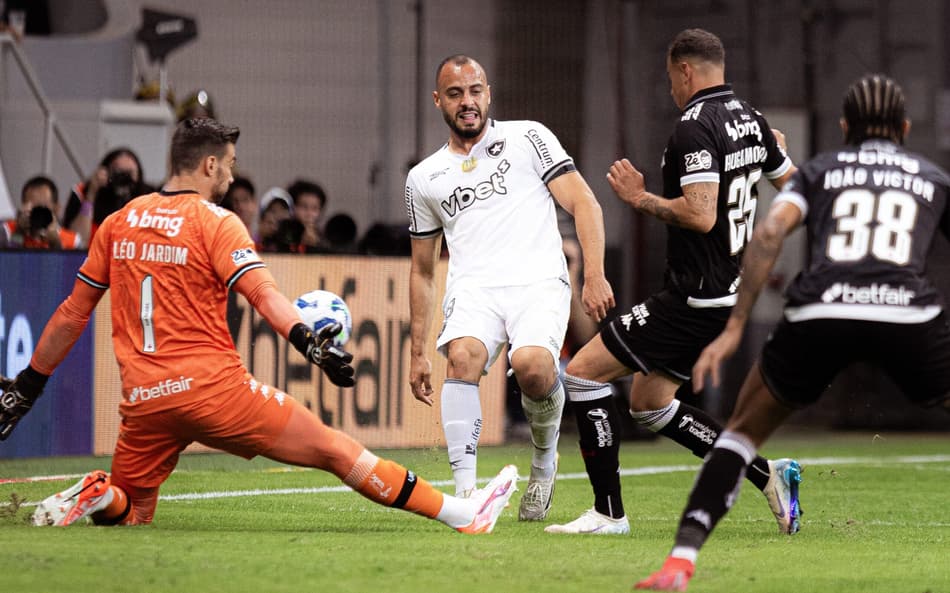 Lance do jogo entre Vasco e Botafogo (Foto: Mateus Dutra/AGIF)