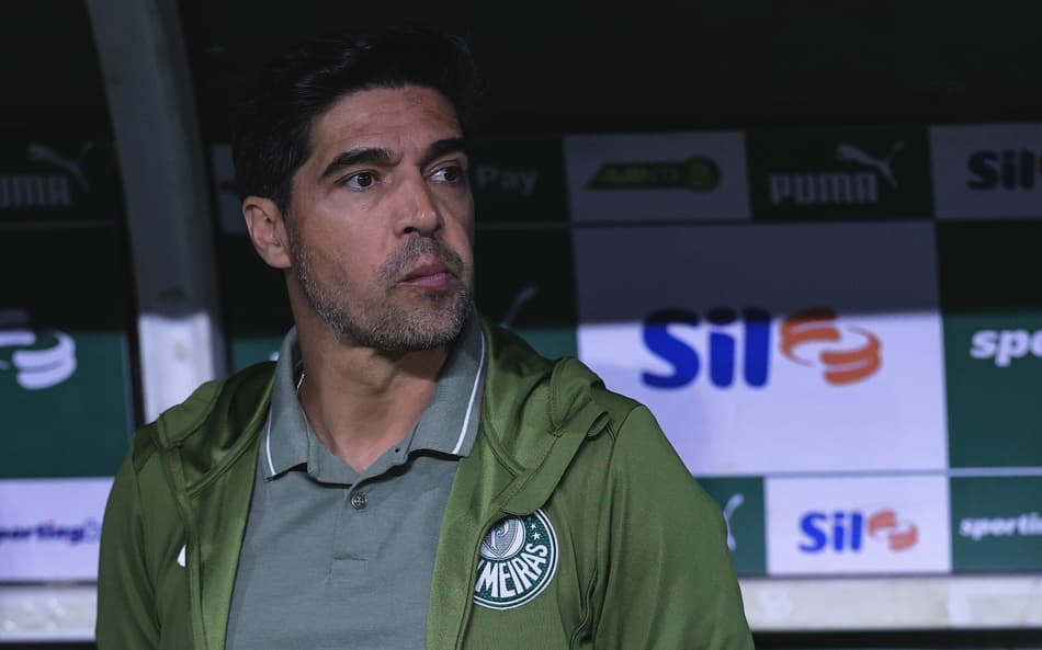 Abel Ferreira viajou para Portugal por motivos particulares (Foto: Ettore Chiereguini/AGIF)