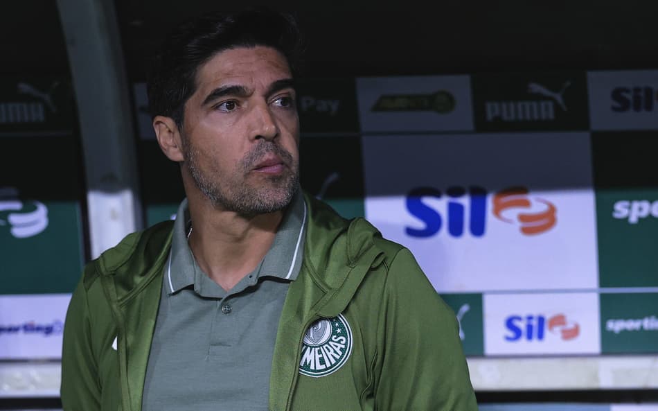 Abel Ferreira viajou para Portugal por motivos particulares (Foto: Ettore Chiereguini/AGIF)