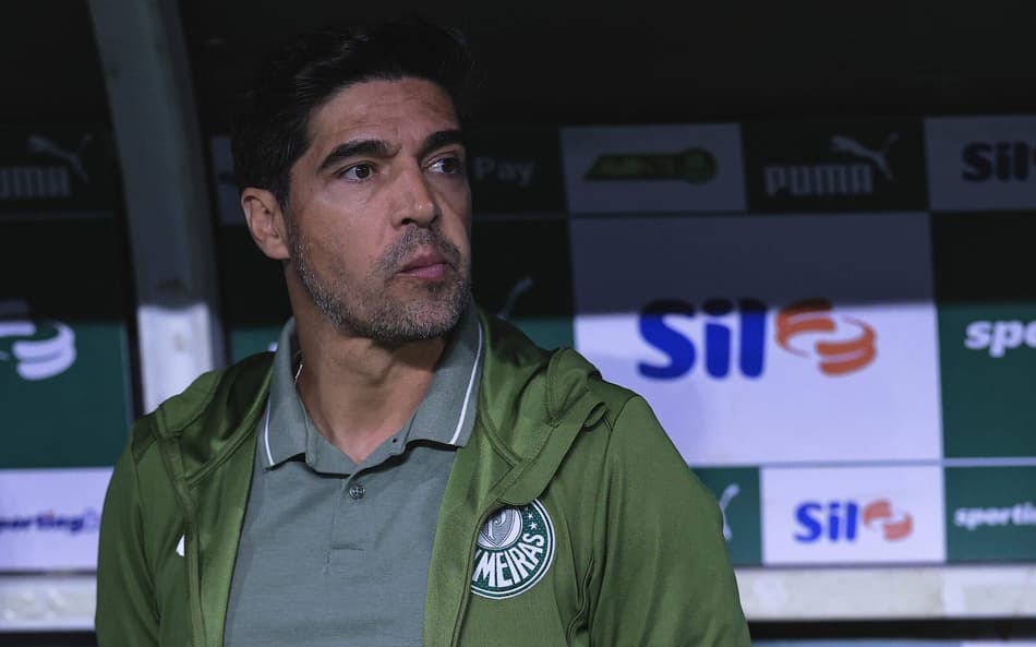 Abel Ferreira viajou para Portugal por motivos particulares (Foto: Ettore Chiereguini/AGIF)