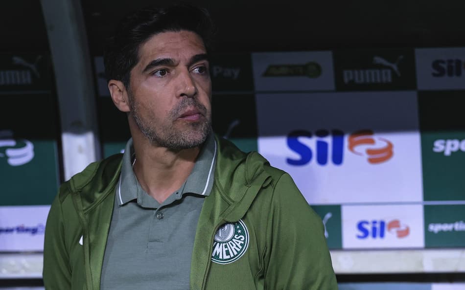 Abel Ferreira viajou para Portugal por motivos particulares (Foto: Ettore Chiereguini/AGIF)