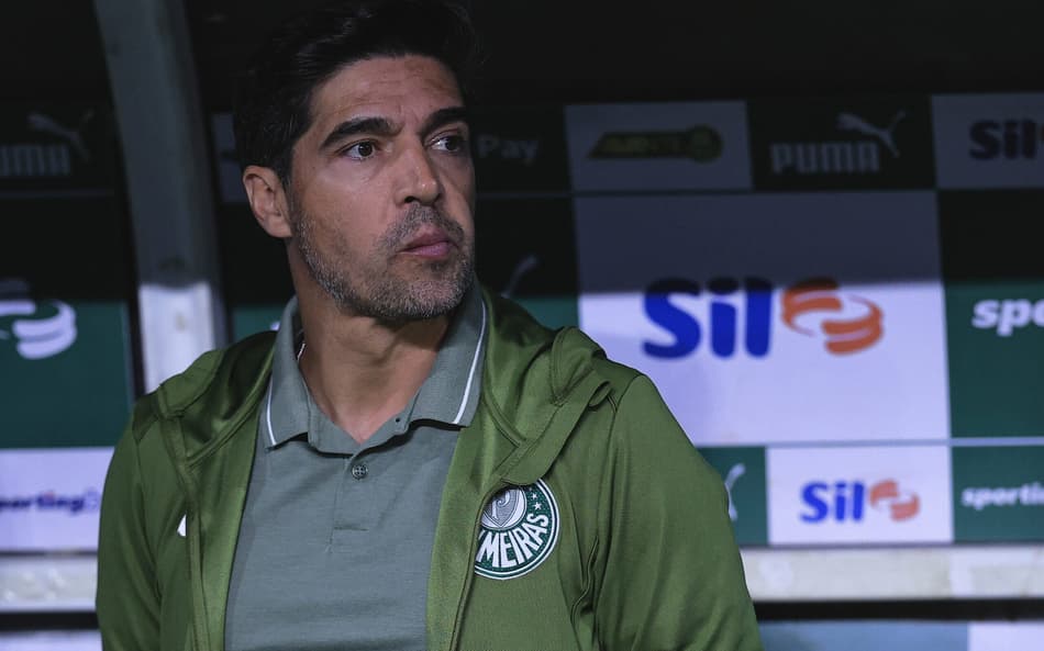Abel Ferreira viajou para Portugal por motivos particulares (Foto: Ettore Chiereguini/AGIF)