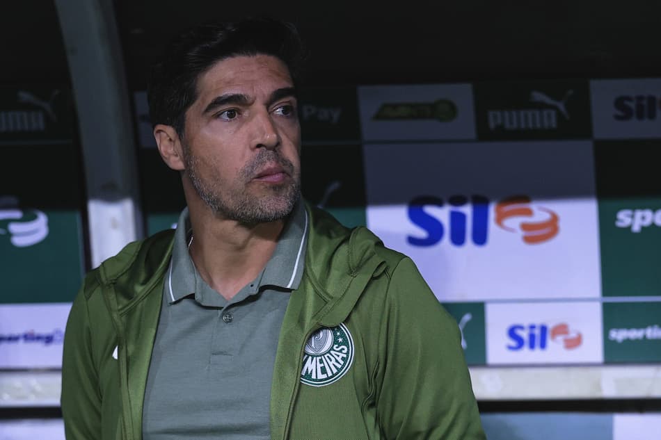 Abel Ferreira viajou para Portugal por motivos particulares (Foto: Ettore Chiereguini/AGIF)