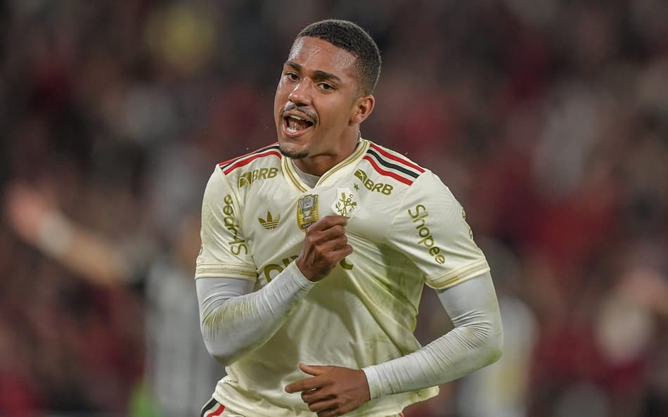Samuel Lino comemora gol pelo Flamengo antes de ser anulado