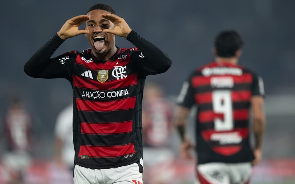 Samuel Lino comemora gol do Flamengo (Foto: Jorge Rodrigues/AGIF)
