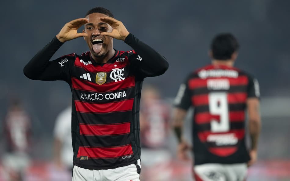 Samuel Lino comemora gol do Flamengo (Foto: Jorge Rodrigues/AGIF)