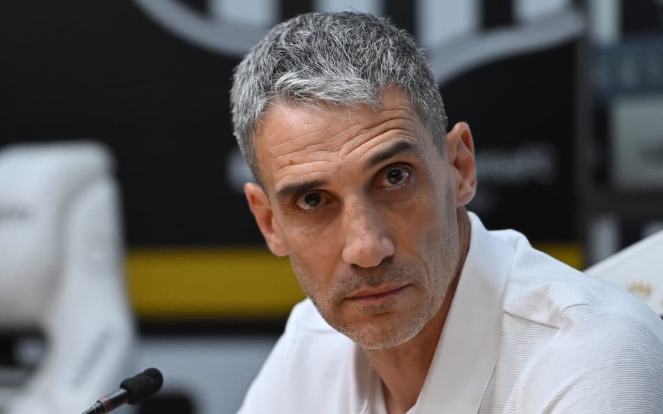 Vojvoda estreia no comando do Santos diante do Fluminense (Foto: Jota Erre/AGIF)