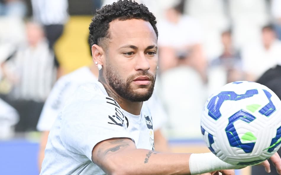 Neymar foi titular do Santos na partida diante do Fluminense, na última rodada do Brasileirão. (Foto: Jota Erre/AGIF)