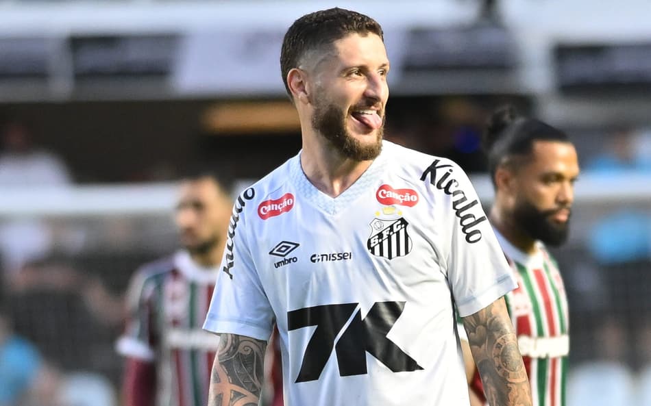 Zé Rafael foi anunciado em fevereiro deste ano no Santos e assinou contrato até o fim de 2027. (Foto: Jota Erre/AGIF)